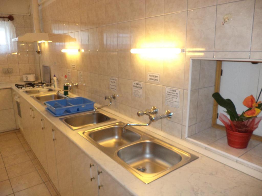 Herkules Panzio Гостевой дом 2*